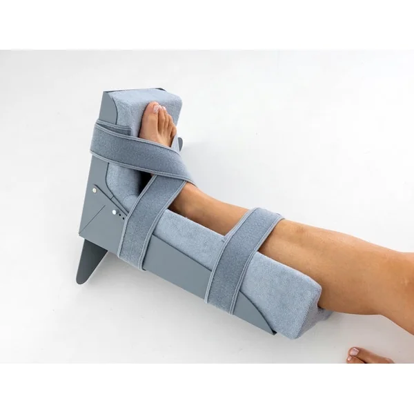 Attelle d'immobilisation du pied-cheville et éventuellement hanche