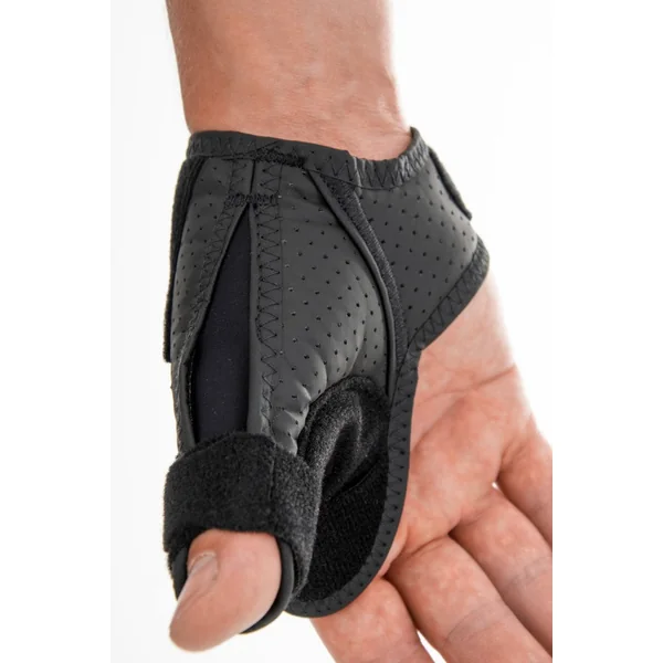 Attelle d'immobilisation du pouce en abduction (ouverture de la commissure) entorse du skieur