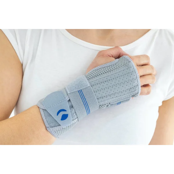 Orthèse compressive fonctionnelle d'immobilisation du poignet ActivSpace