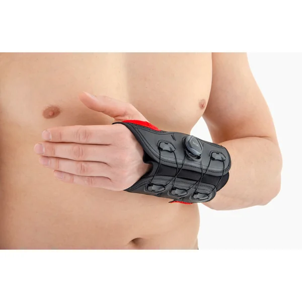 Orthèse d'immobilisation du poignet BOA