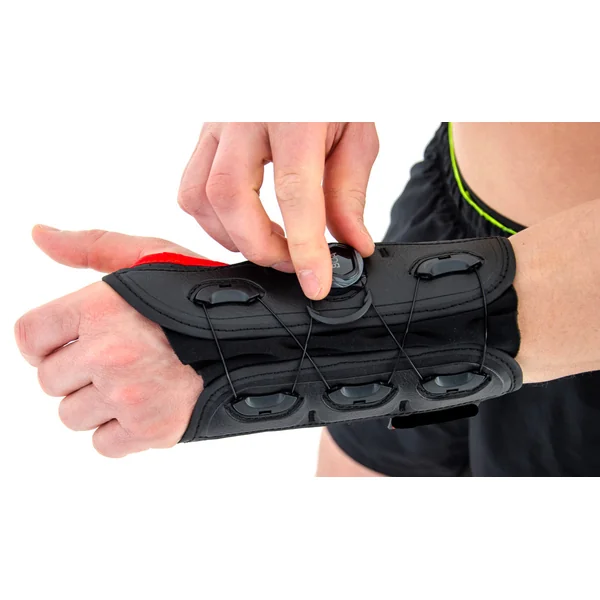 Orthèse d'immobilisation du poignet BOA