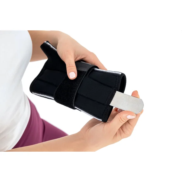 Orthèse d'immobilisation du poignet et de maintien du pouce