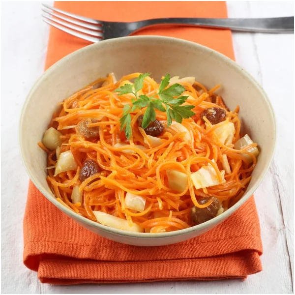 Salade chou carotte raisins secs