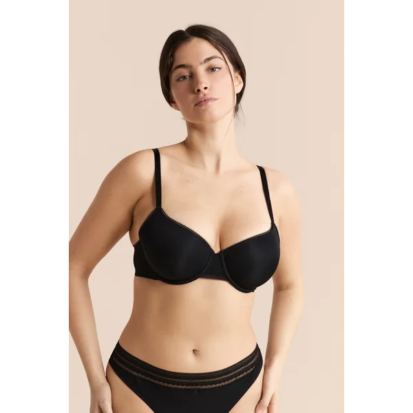 Soutien-gorge N.4 - Le coques fines en microfibre avec détails en dentelle