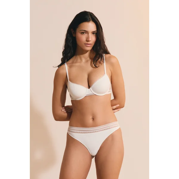 Soutien-gorge N.4 - Le coques fines en microfibre avec détails en dentelle