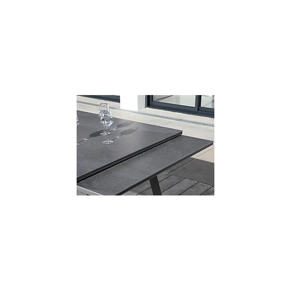 Table de jardin extensible Absolu Proloisirs céramique mat coloris Lucca châssis graphite P.100 cm x L.180/280 cm x H.77.5 cm