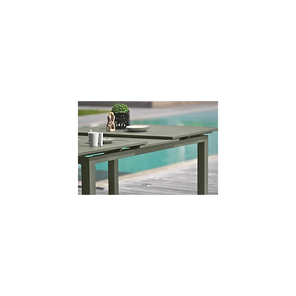 Table de jardin à rallonge automatique Miami en aluminium coloris kaki L.180/240 x l.100 x H.77 cm - DCB GARDEN