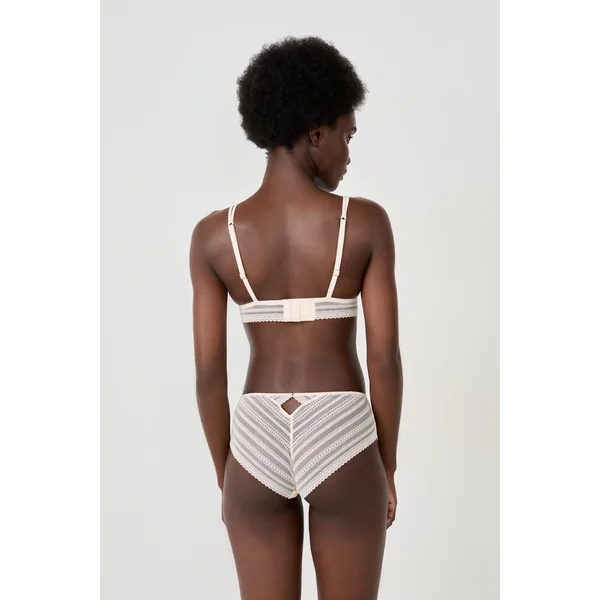 Triangle sans armartures en dentelle